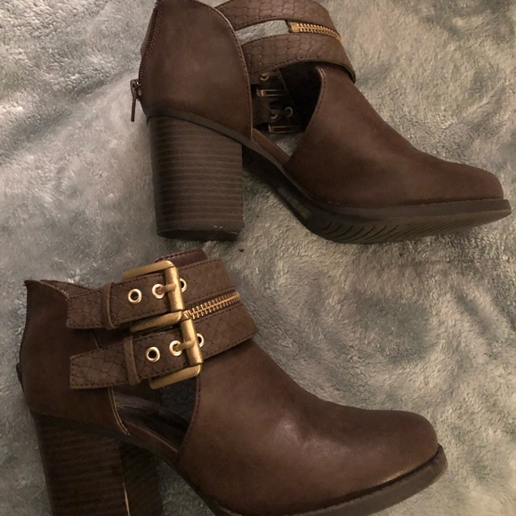 Ankle boots - Picture 2 of 3